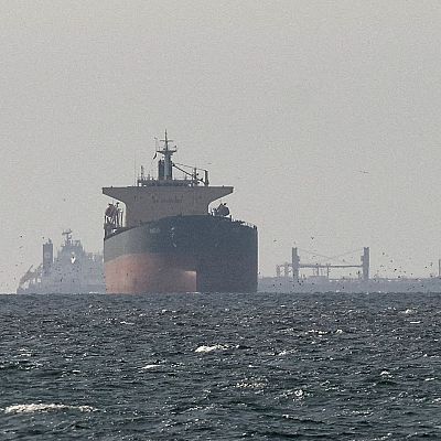 Irán quiere cobrar un peaje ilegal en el Estrecho de Ormuz - Españoles en la mar | Escuchar