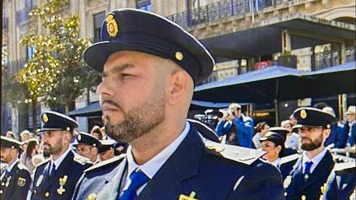 José A. Jiménez y su compromiso gitano de servir y proteger - Gitanos | Escuchar