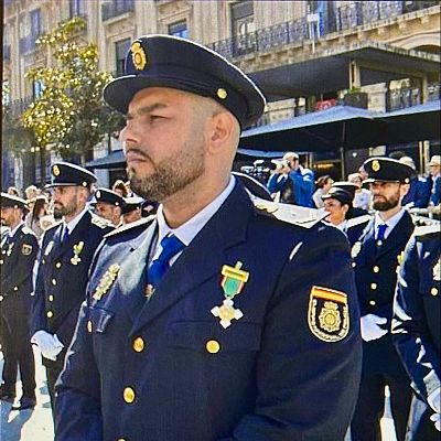 José A. Jiménez y su compromiso gitano de servir y proteger - Gitanos | Escuchar