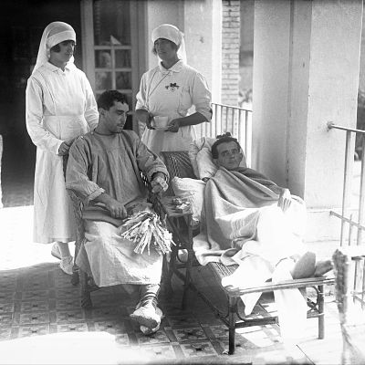 Enfermeras españolas pioneras en los campos de batalla - Cultura con Ñ | Escuchar