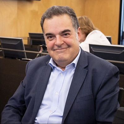 Cuatrecasas: \"La Iglesia se ha puesto del lado del pederasta, no de la víctima\" - Las mañanas de RNE | Escuchar