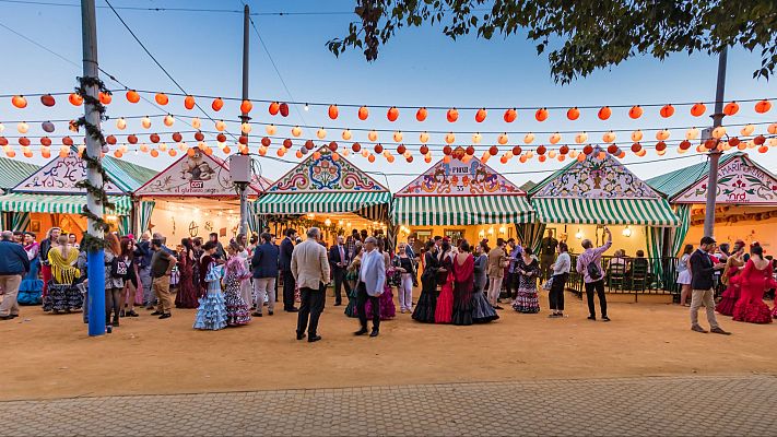 Sevilla se viste de Feria - Celebrando España | Escuchar
