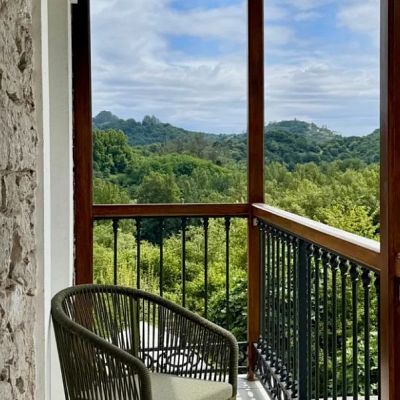 Calma, hospitalidad y encanto rural a un paso de Oviedo - En clave Turismo | Escuchar