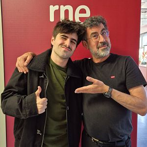 El despertador de RNE - El despertador de RNE - Martin Urrutia nos habla de sus dos pasiones: la música y la interpretación - 22/04/26 - El despertador de RNE | Escuchar