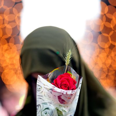 ¿A quién le regalarías hoy una rosa y por qué? - El despertador de RNE | Escuchar