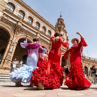 Carnaval entre azahares: la Feria de Abril de Sevilla - Emisión en chino | Escuchar