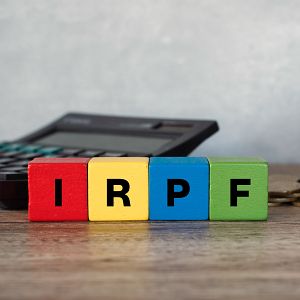 Economía de bolsillo - Bulos y mentiras sobre el IRPF, bajo la lupa - Economía de bolsillo | Escuchar