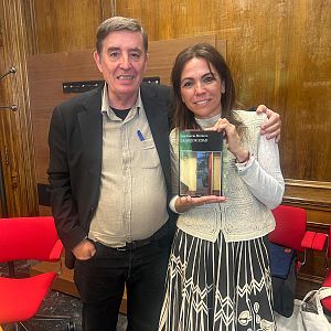Libros de arena - Libros de arena - Luis García Montero y 'La mejor edad' - Escuchar ahora