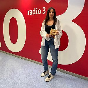Efecto Doppler - Efecto Doppler - 'Tocan a muerto' de Laura Vivar: la voz de las silenciadas por la guerra - 04/05/26 - Efecto Doppler | Escuchar