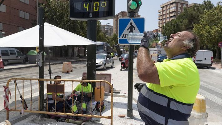 Más del 50 % de andaluces, en zonas de actuación por calor - A golpe de bit | Escuchar