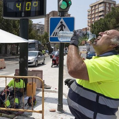 Más del 50 % de andaluces, en zonas de actuación por calor - A golpe de bit | Escuchar