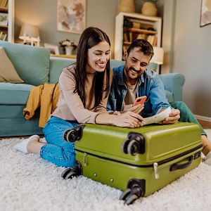 Economía de bolsillo - ¿Vale la pena pedir un préstamo para viajar? - Economía de bolsillo | Escuchar