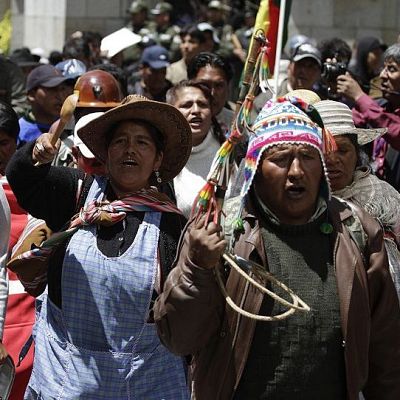 Bolivia anula la ley de tierras que agitó el campo - Hora América | Escuchar