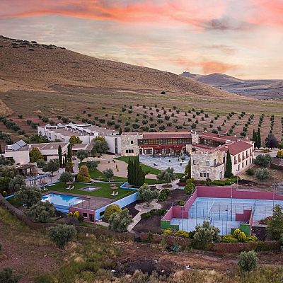 Un refugio entre olivos toledanos en la ruta del Quijote - En clave Turismo | Escuchar
