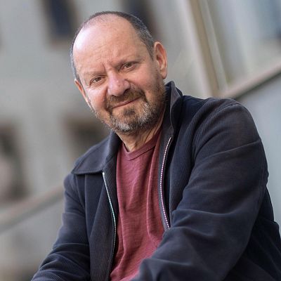 Reflections on literature and international law with Philippe Sands - English Language Broadcast | Escuchar