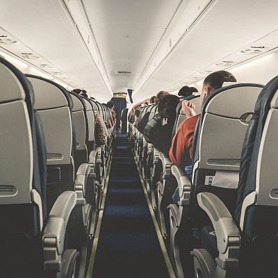 Menos derechos para los pasajeros que viajan en avión - Europa abierta | Escuchar