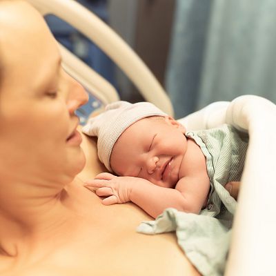 Afrontar la maternidad en el extranjero - Marca España | Escuchar