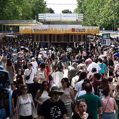 Feria del Libro de Madrid 2026, la gran fiesta de la lectura - Celebrando España | Escuchar