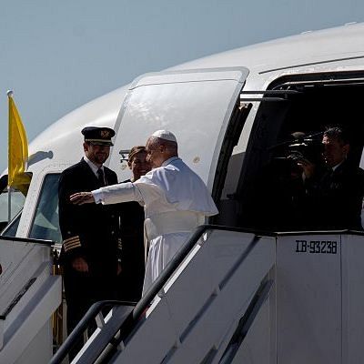 Un vuelo divino: curiosidades del viaje del papa a Barcelona - Las tardes de RNE | Escuchar