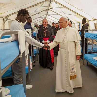 The situation of migrants in the Canary Islands and the Pope's message - English Language Broadcast | Escuchar