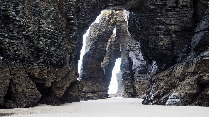 Playas legendarias en España: mitos, misterios y tradiciones - En clave Turismo | Escuchar
