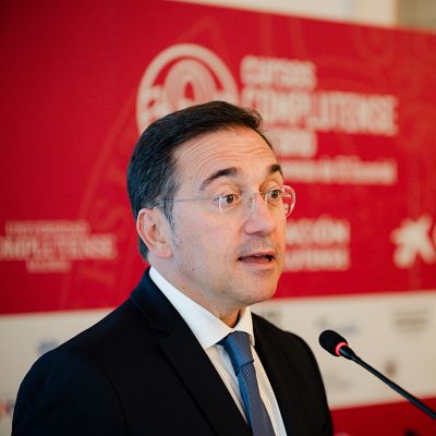 Albares: \"Un Ejército de Estados Unidos fuerte redunda en una Europa fuerte\" - Las mañanas de RNE | Escuchar