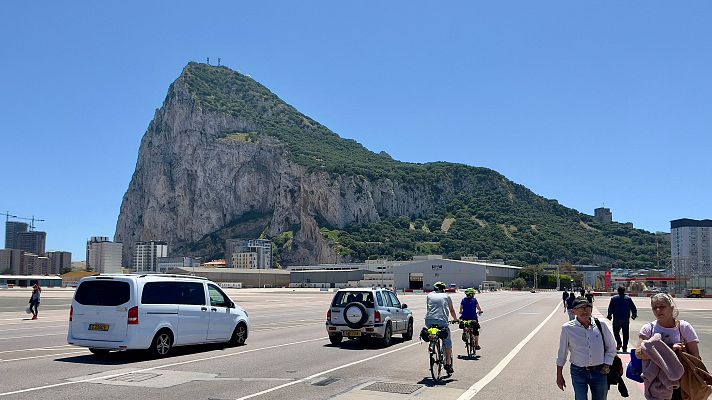 Trabajadores españoles en Gibraltar: \"Va a caer el muro de la pena\" - Las mañanas de RNE | Escuchar