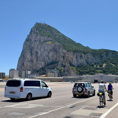 Trabajadores españoles en Gibraltar: \"Va a caer el muro de la pena\" - Las mañanas de RNE | Escuchar