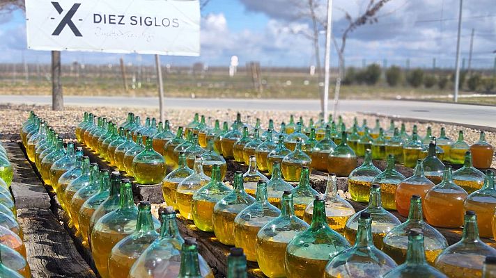 El vino que envejece al sol en damajuanas: arte y tradición - En clave Turismo | Escuchar