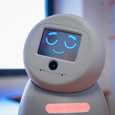 El robot que acompaña las terapias para autismo infantil - A golpe de bit | Escuchar