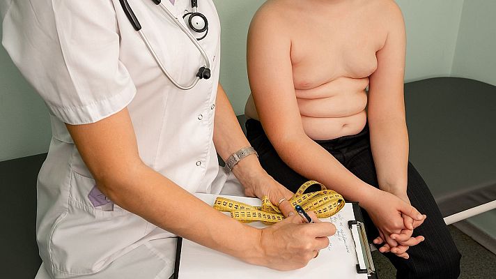 Mejora, lentamente, la tasa de obesidad infantil en España - Marca España | Escuchar