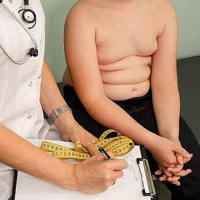 Mejora, lentamente, la tasa de obesidad infantil en España - Marca España | Escuchar