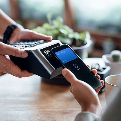 La nueva gestión financiera: pagos digitales e IA - A golpe de bit | Escuchar