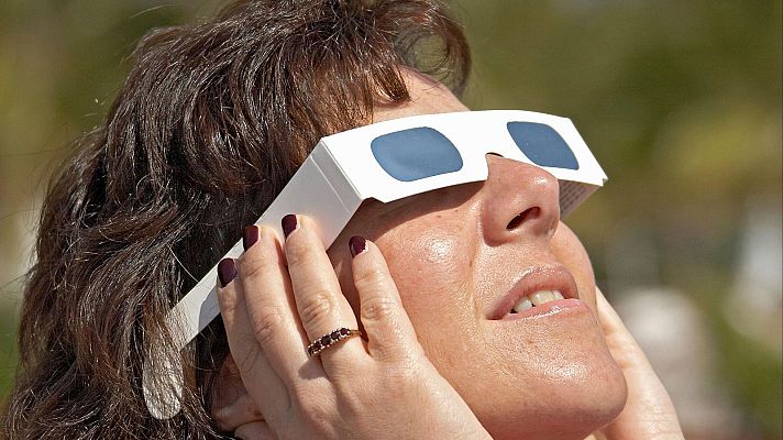 El eclipse del 12 de agosto fomenta el auge del astroturismo - A golpe de bit | Escuchar