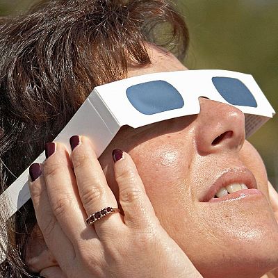 El eclipse del 12 de agosto fomenta el auge del astroturismo - A golpe de bit | Escuchar