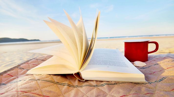 El Ojo Crítico - Libros de verano: ¿leemos mejor en vacaciones? - Escuchar ahora