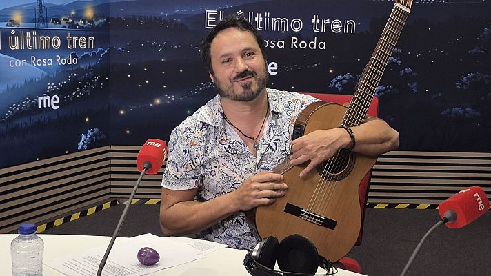 Humor, emoción y mirada absurda con Pacoenlaluna - El último tren | Escuchar