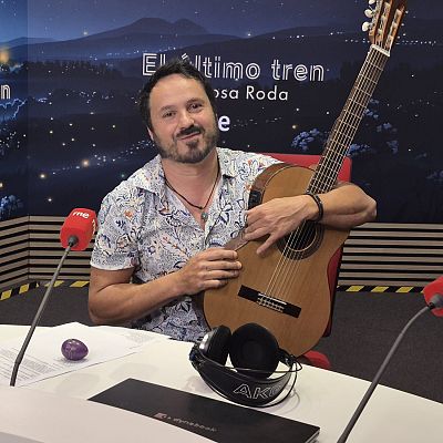 Humor, emoción y mirada absurda con Pacoenlaluna - El último tren | Escuchar