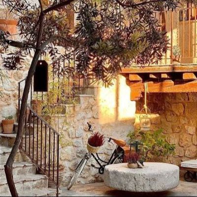 Agua, pinos y piedra en una casa con encanto en la Alcarria - En clave Turismo | Escuchar