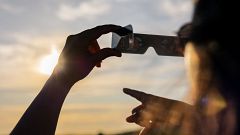 No es un día cualquiera verano - Cómo contemplar un eclipse, con Pablo de Vicente e Inés Contreras Marín