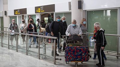 20 horas informativos Fin de semana - Canarias reactiva el turismo con británicos y alemanes sin blindaje anticovid - Escuchar ahora