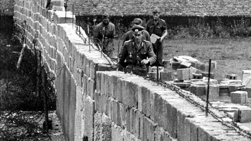 Radio 5 Actualidad - La caída del Muro de Berlín, 25 años después - 06/11/14 - Escuchar ahora 