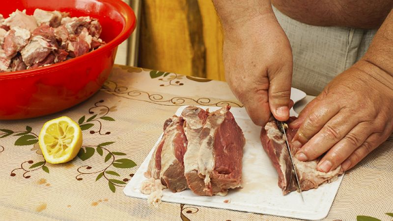 Esto me suena. Las tardes del Ciudadano García - En las cocinas hay 100.000 bacterias más que en el baño gracias al alimento, la temperatura y la humedad - Escuchar ahora