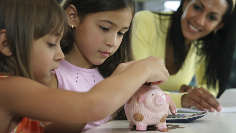 Esto me suena. Las tardes del Ciudadano García - Tres de cada cuatro españoles tiene una baja cultura financiera - Escuchar ahora