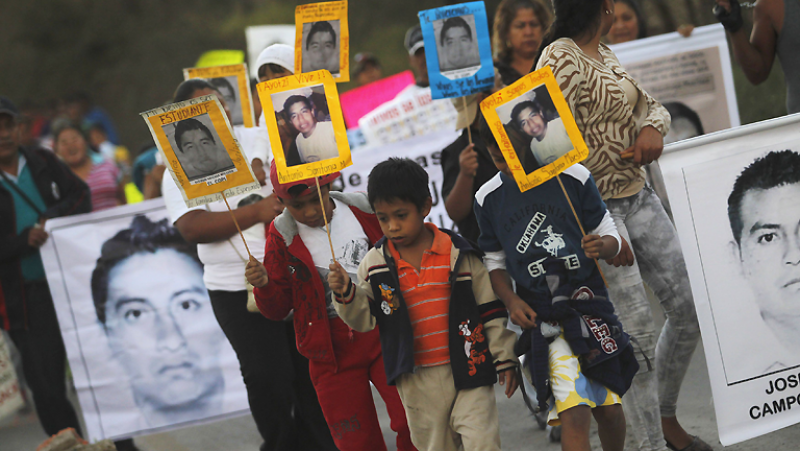 Las mañanas de RNE - Mario González, padre de uno de los estudiantes desaparecidos en Iguala: "Del Gobierno mexicano no esperamos nada" - Escuchar ahora