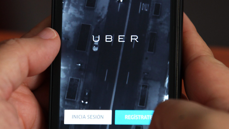 Boletines RNE - Uber cierra su servicio en España - Escuchar ahora