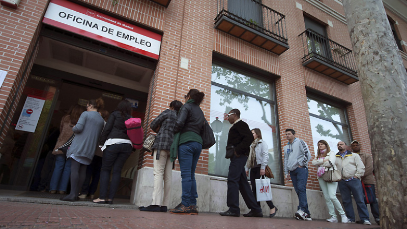 Boletines RNE - El paro baja en 64.405 personas en diciembre - Escuchar ahora