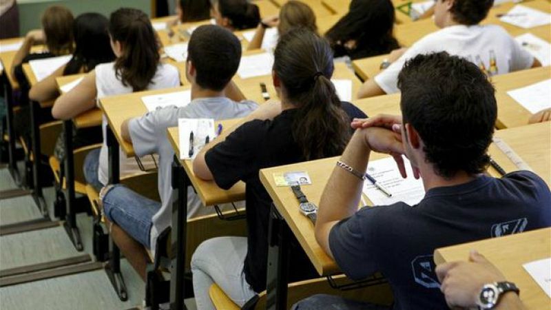 Entre paréntesis - El gasto público por alumno universitario cae un 25% - Escuchar ahora