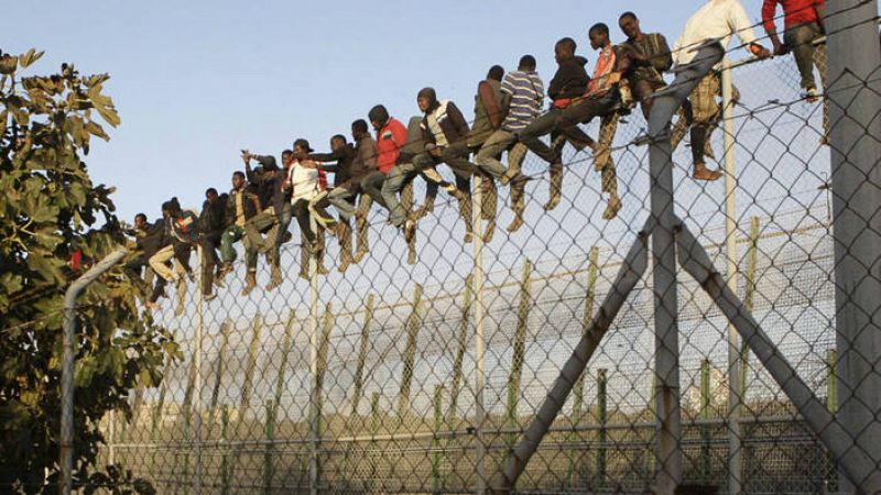 Entre paréntesis - Marruecos desmantela los campamentos de inmigrantes - Escuchar ahora