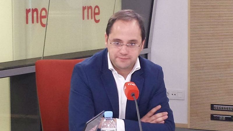  Boletines RNE - César Luena defiende la destitución de Tomás Gómez - 12/02/15). - Escuchar ahora